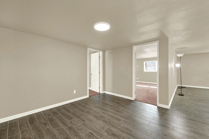 More Photos Of 124 S Porter Rd, Dixon Service For Sale