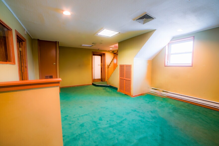 More Photos Of 18 Morris Pl, Yonkers Manufacturing For Lease
