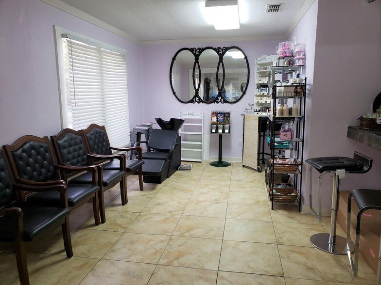 More Photos Of 536 NW Orange St, Lake City General Retail For Lease