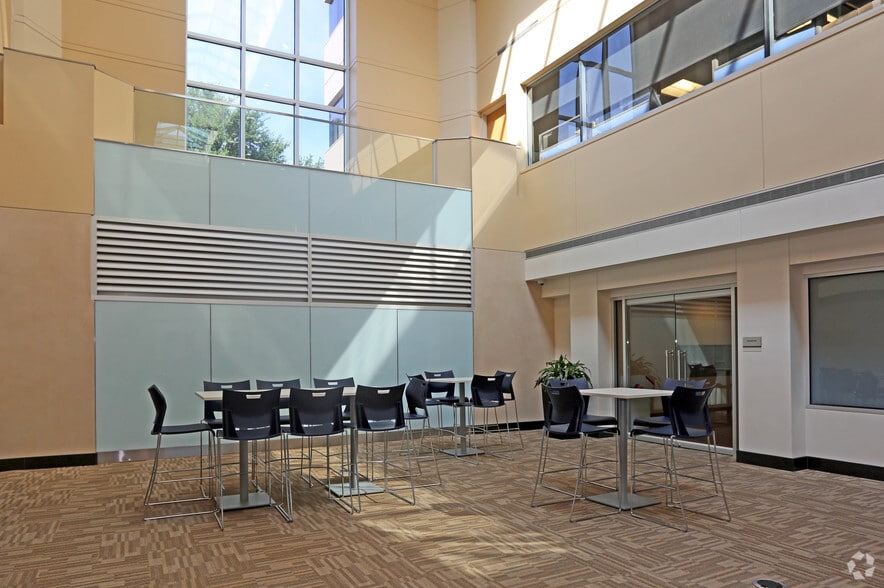 More Photos Of 500 E John Carpenter Fwy, Irving Office For Lease