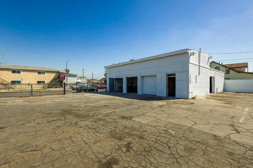 More Photos Of 110 E 62nd St, Los Angeles Auto Repair For Lease
