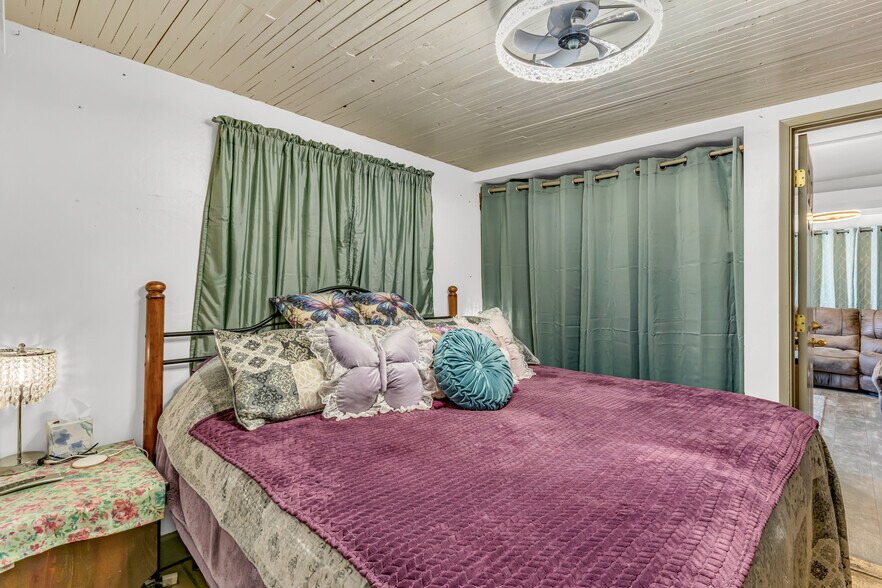 More Photos Of 2901 N Alvernon Way, Tucson Office For Sale