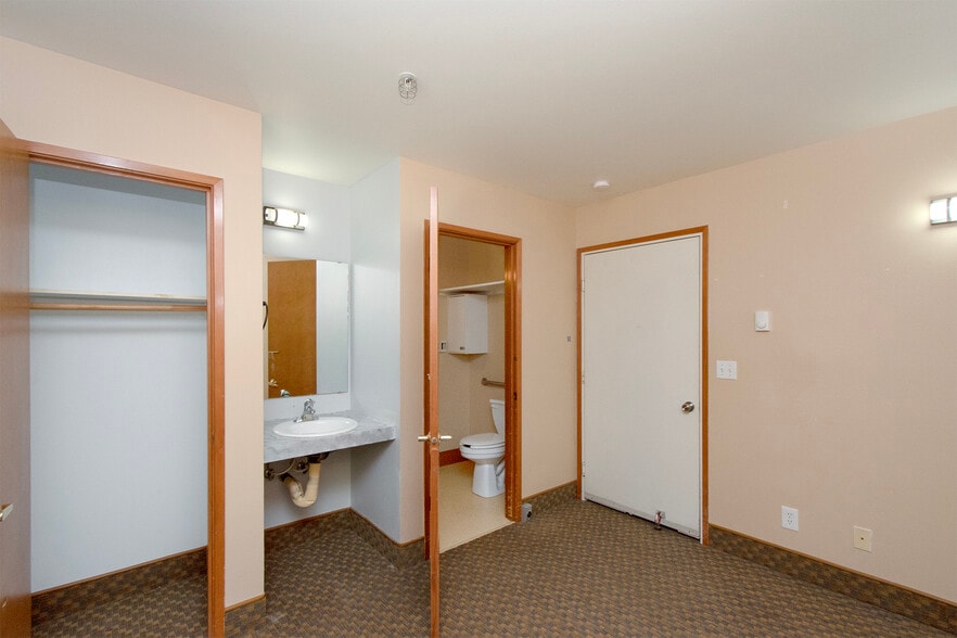 More Photos Of 202 Birdsong Ln, Port Angeles Healthcare For Sale