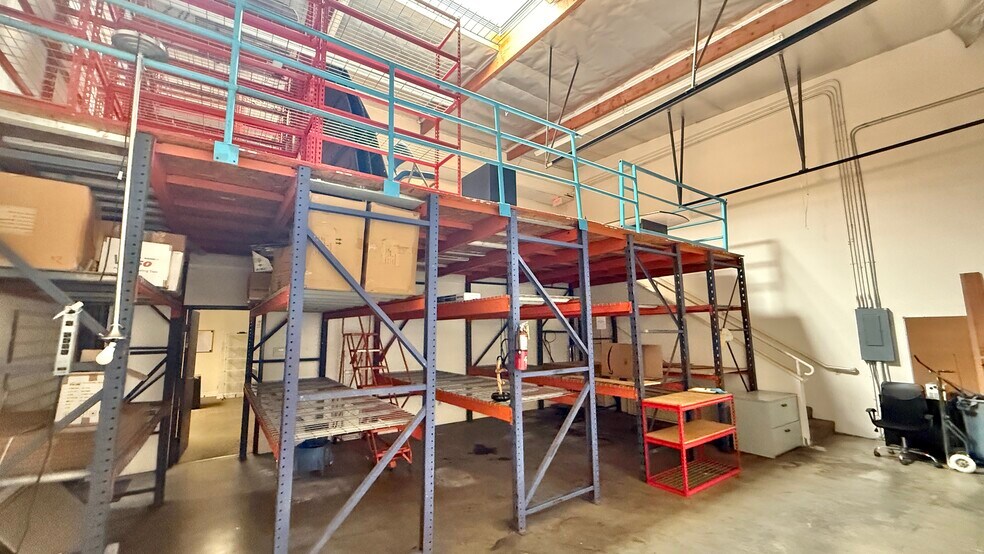 More Photos Of 11135 E Rush St, South El Monte Manufacturing For Lease
