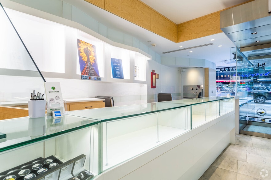 More Photos Of 54 W 47th St, New York Office For Lease