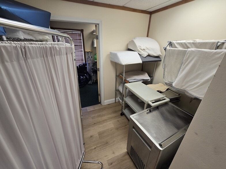 More Photos Of 7777 N University Dr, Tamarac Medical For Sale