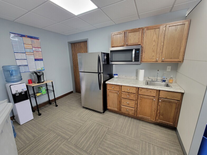 More Photos Of 2500 W 49th St, Sioux Falls Office For Lease