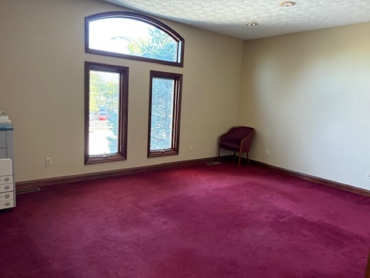 More Photos Of 1081 N University Blvd, Middletown Office For Lease