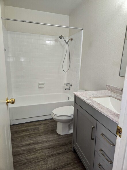 More Photos Of 2020 S Dora St, Ukiah Apartments For Sale