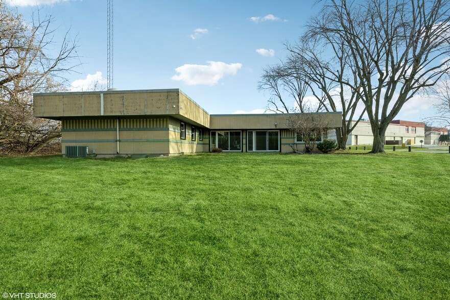 More Photos Of 711 N 1st St, Dekalb Office For Lease