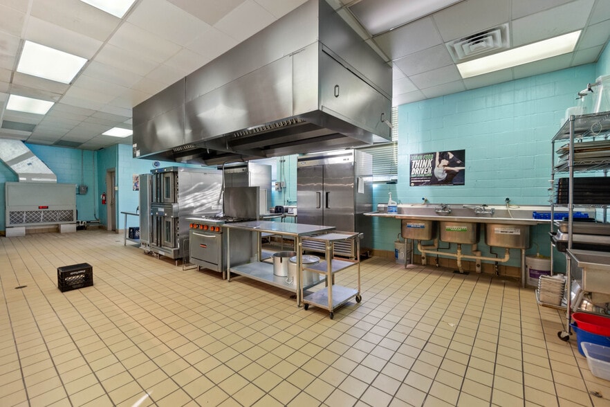 More Photos Of 5710 Wesconnett Blvd, Jacksonville Schools For Sale