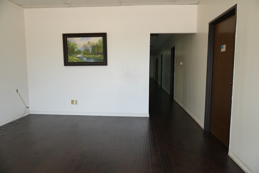 More Photos Of 501 Industrial Dr, Richardson Warehouse For Lease