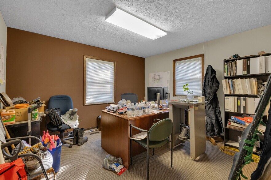 More Photos Of 7601 Milhouse Rd, Indianapolis Office For Sale