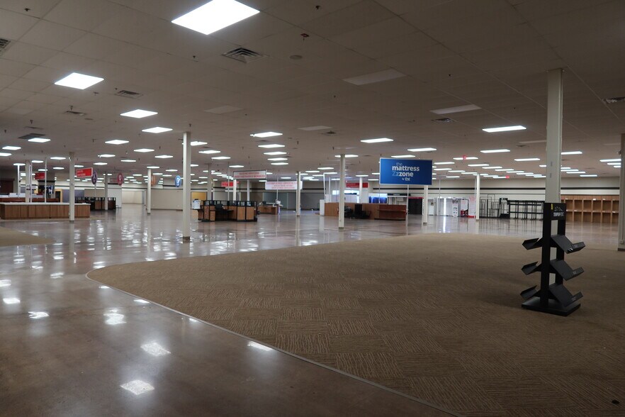 More Photos Of 4326 Dowlen Rd, Beaumont General Retail For Lease