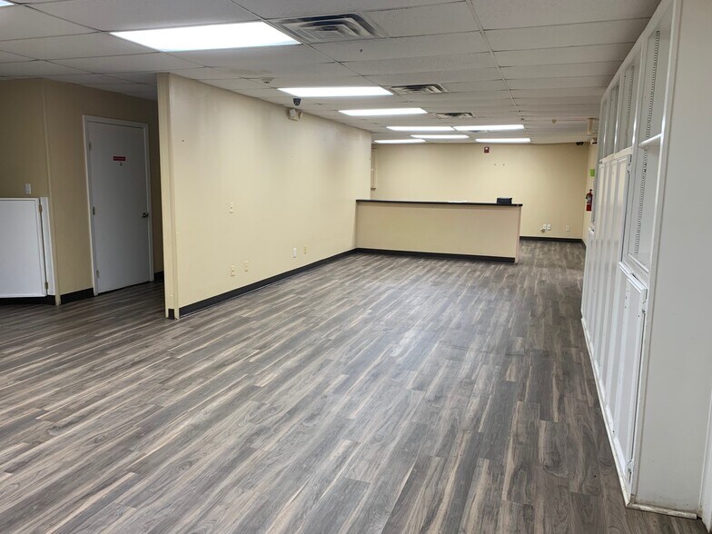 More Photos Of 2000 E Texas St, Bossier City Office For Sale