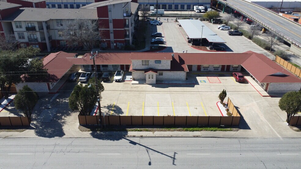 More Photos Of 909 S Frio St, San Antonio Hotel For Lease