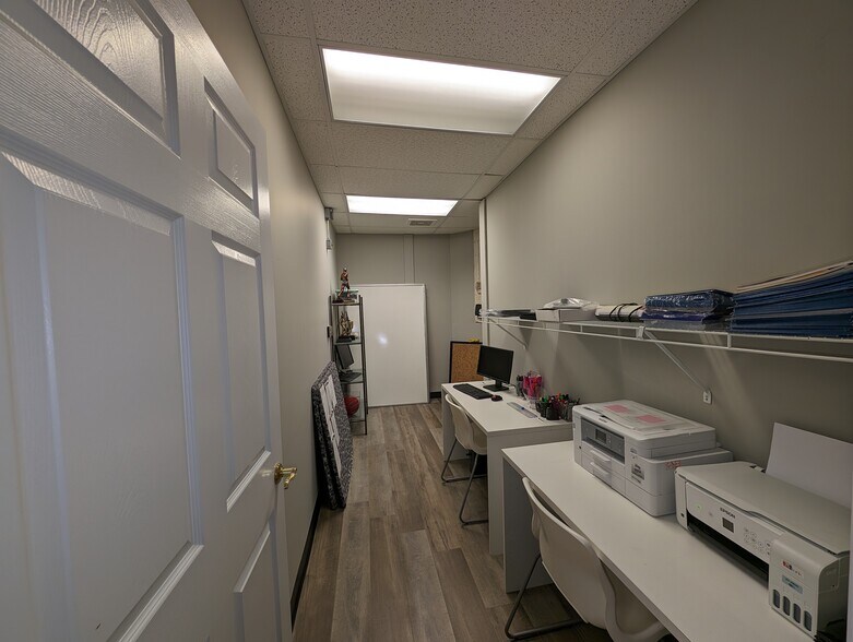 More Photos Of 401 S Earl Ave, Lafayette Office For Sale