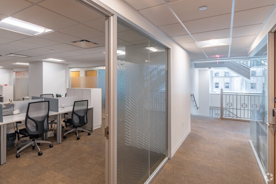 More Photos Of 405 Lexington Ave, New York Coworking Space