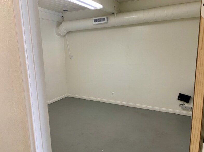 More Photos Of 1810 W Foothill Blvd, Upland Freestanding For Lease