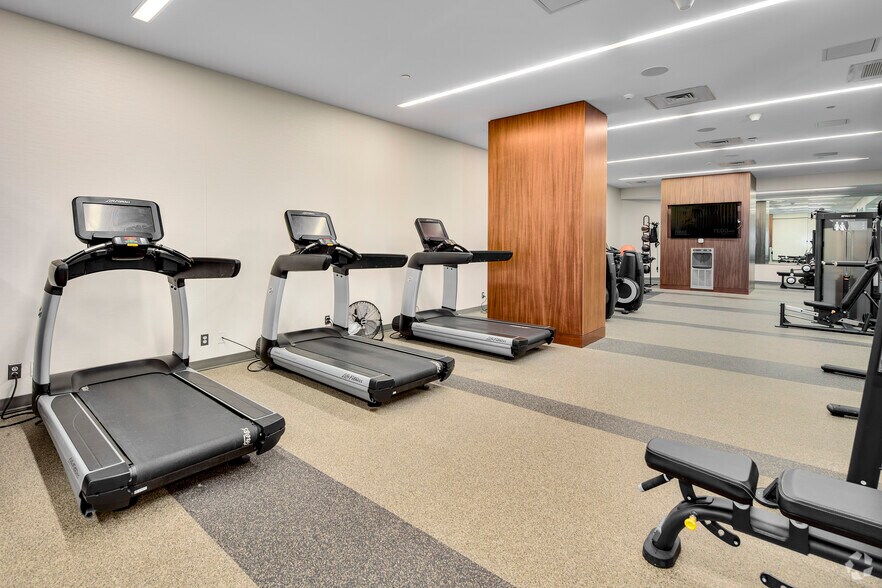 More Photos Of 4500 East West Hwy, Bethesda Office For Lease