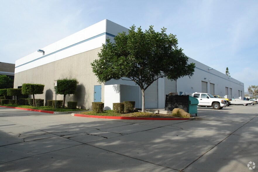 More Photos Of 1330 Flynn Rd, Camarillo Warehouse For Lease