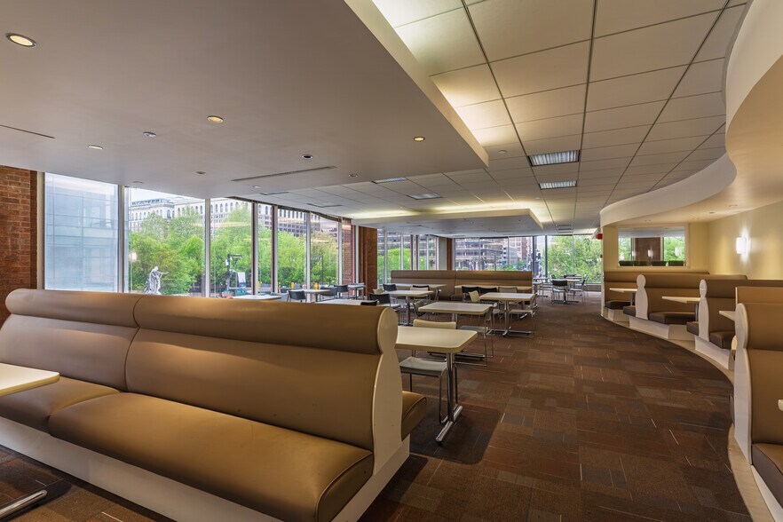 More Photos Of 101 N Independence Mall E, Philadelphia Office For Lease