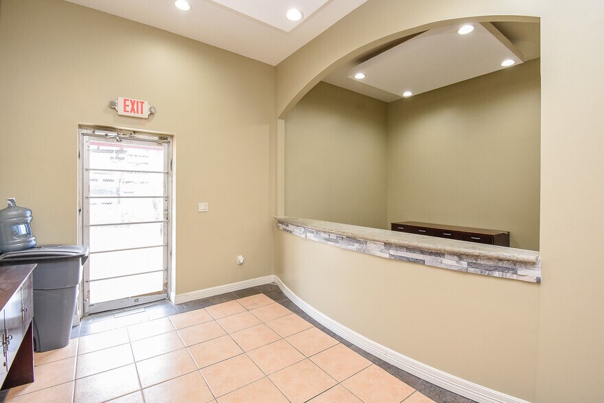 More Photos Of 9527 Ponderosa Ln, Houston Medical For Lease