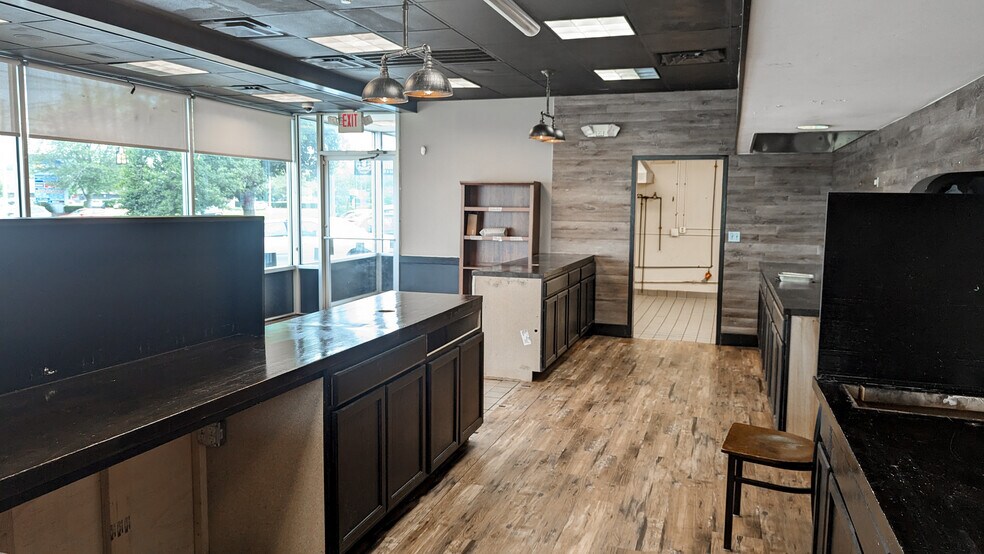 More Photos Of 744 Boston Post Rd, Old Saybrook General Retail For Sale