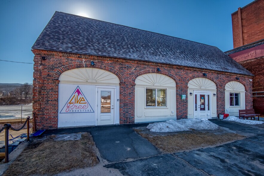 More Photos Of 206 Main St, Berlin Office For Sale