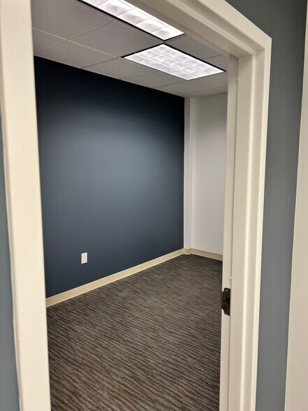 More Photos Of 10624 Metromont Pky, Charlotte Showroom For Sale