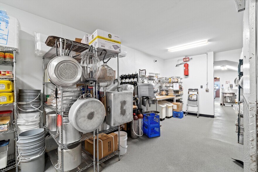 More Photos Of 110 W Bailey St, Ponder Restaurant For Sale