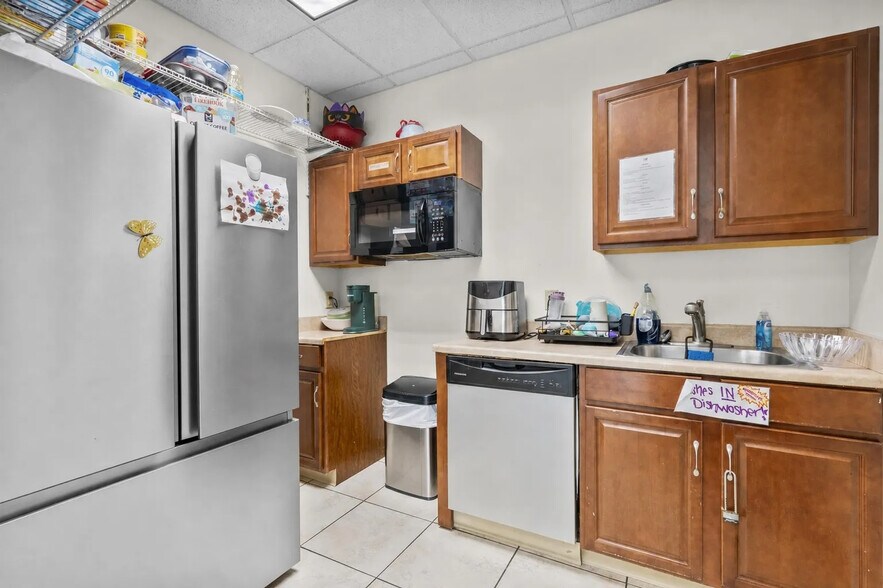 More Photos Of 445-445A Willard Ave, Newington Medical For Lease