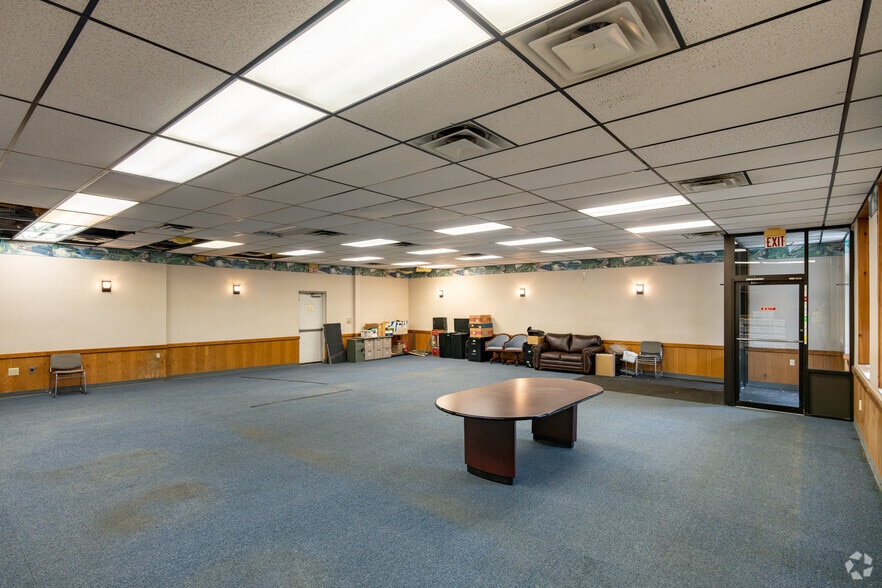 More Photos Of 11956-11972 N Saginaw St, Mount Morris General Retail For Sale