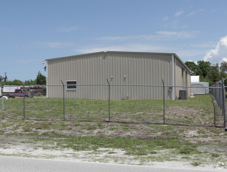 More Photos Of 2751 Avenue of the Americas St, Englewood Warehouse For Sale