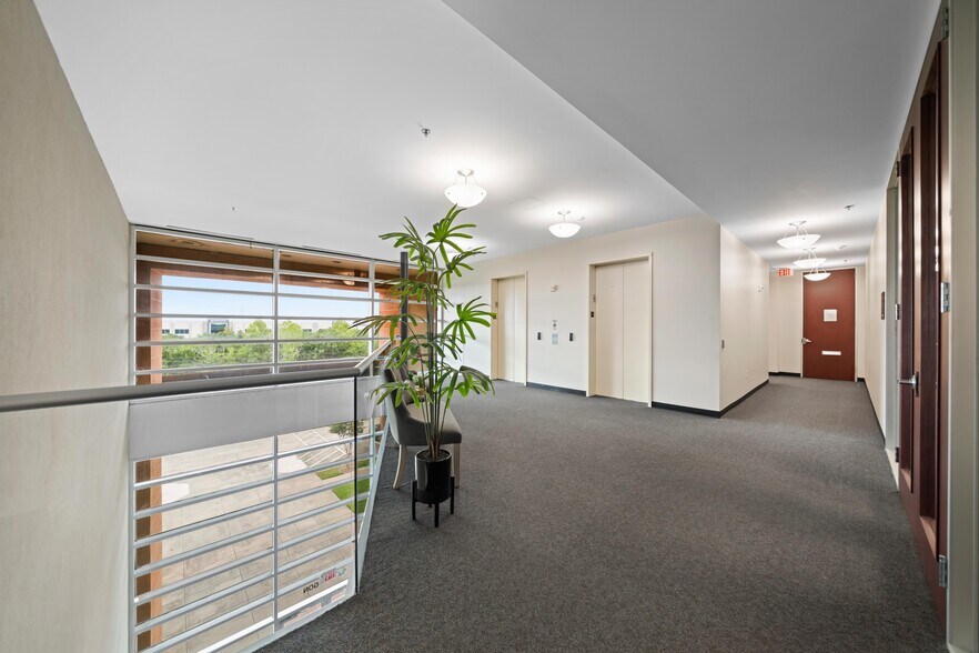 More Photos Of 7840 N Sam Houston Pky W, Houston Office For Lease