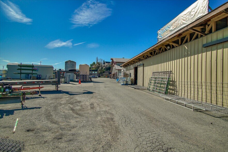 More Photos Of 354 1st St, Hollister Freestanding For Sale