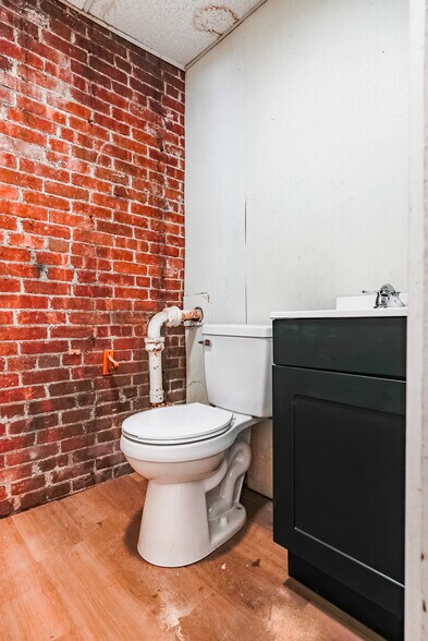 More Photos Of 639-647 County St, New Bedford Apartments For Lease