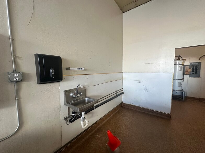 More Photos Of 2250 Marina Blvd, San Leandro Unknown For Lease