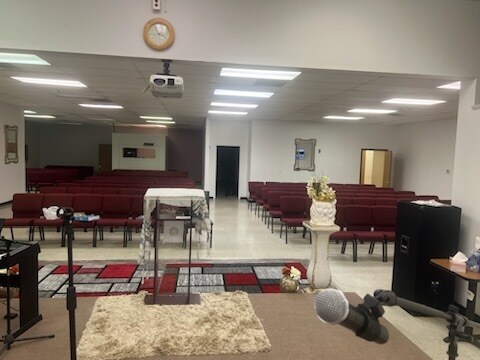 More Photos Of 1701-1741 S University Blvd, Middletown Unknown For Lease