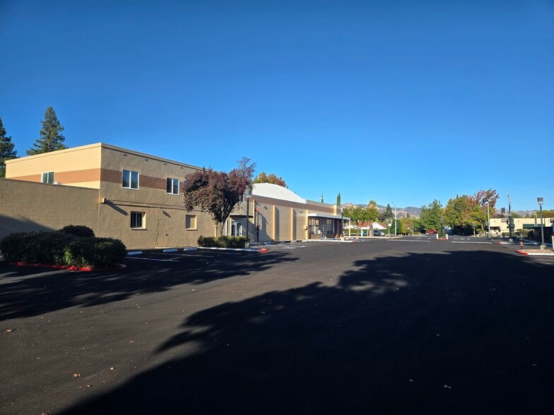 More Photos Of 911 Merchant St, Vacaville Freestanding For Lease