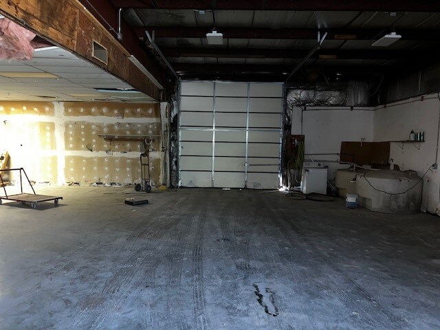 More Photos Of 2221 N 24th St, Quincy Industrial For Lease