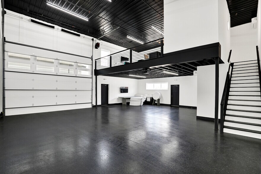 More Photos Of 17725 Motor District Cir, Carmel Showroom For Sale