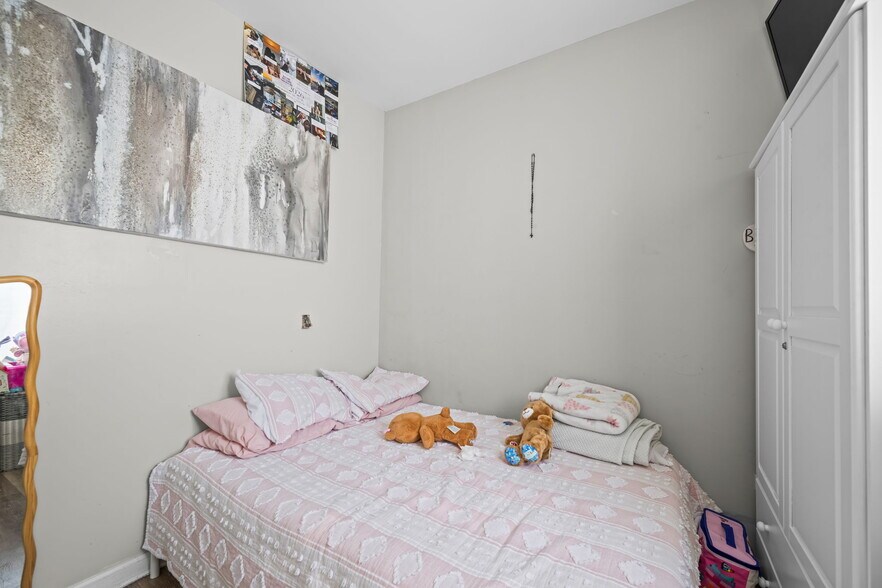 More Photos Of 2822 N Milwaukee Ave, Chicago Storefront Retail Residential For Sale