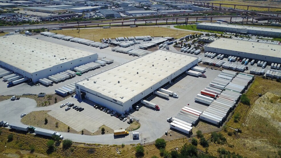 More Photos Of 10302 Interstate 35, Laredo Warehouse For Lease