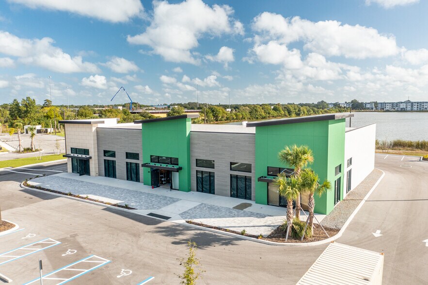 More Photos Of 2996 Executive Dr, Venice Freestanding For Lease