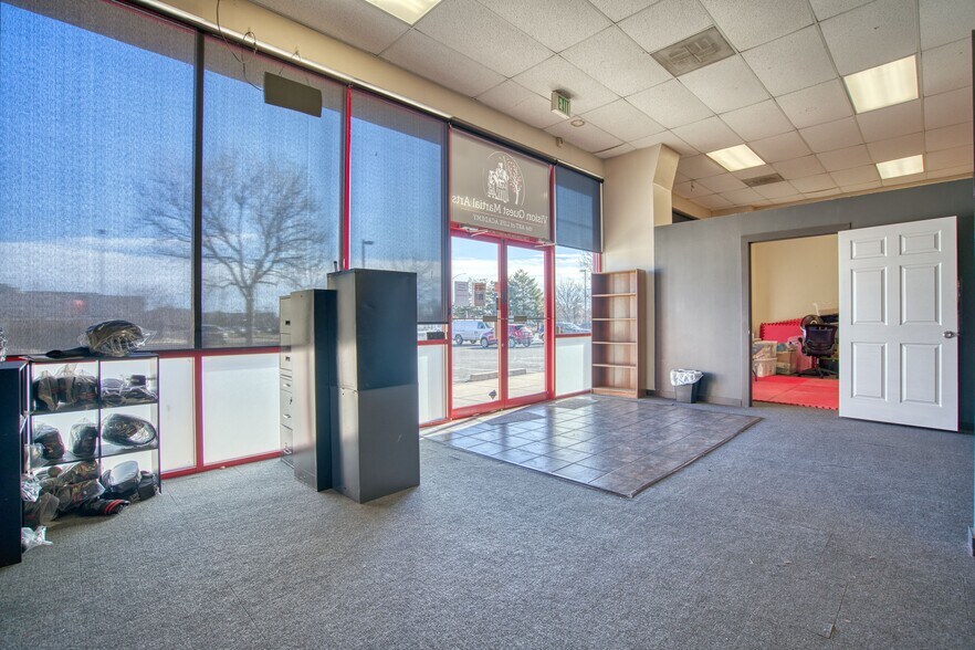 More Photos Of 305-325 Waneka Pky, Lafayette General Retail For Lease