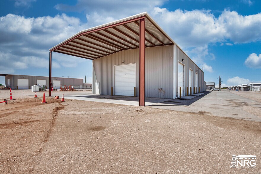More Photos Of 2104 E County Road 130, Midland Warehouse For Lease