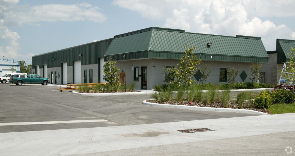 6417 Pinecastle Blvd