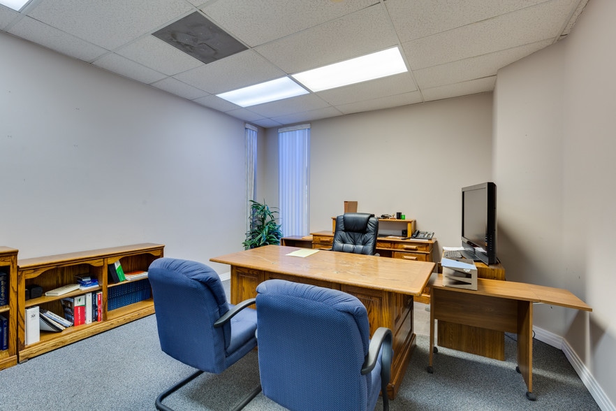 More Photos Of 844 E Sahara Ave, Las Vegas Loft Creative Space For Lease