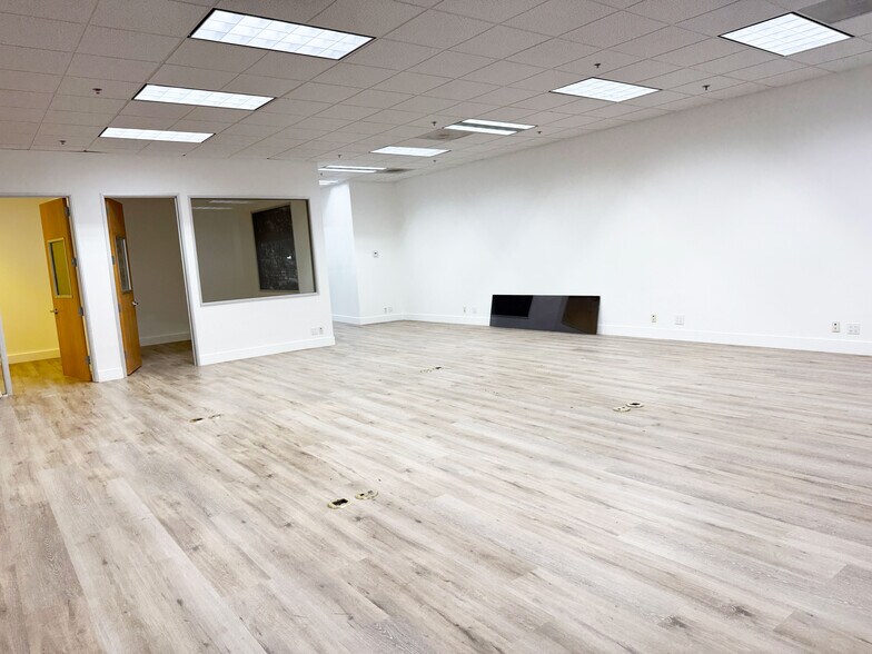 More Photos Of 9660-9690 Research Dr, Irvine Warehouse For Lease